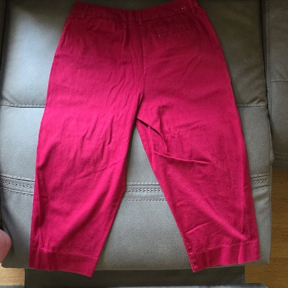 St. John's Bay Women's Size 10 Cropped Pants - Excellent Condition - Picture 2 of 2
